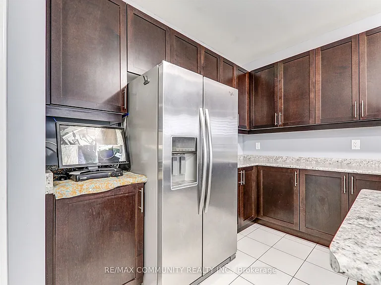 79 McRoberts Cres — Photo 15