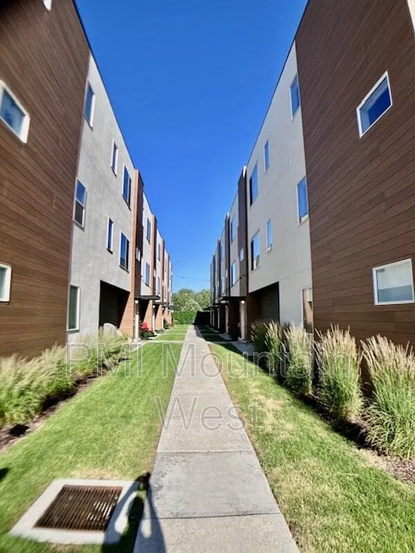 2 bed, 2.5 bath, 1221 sqft, $2,150 — Photo 4