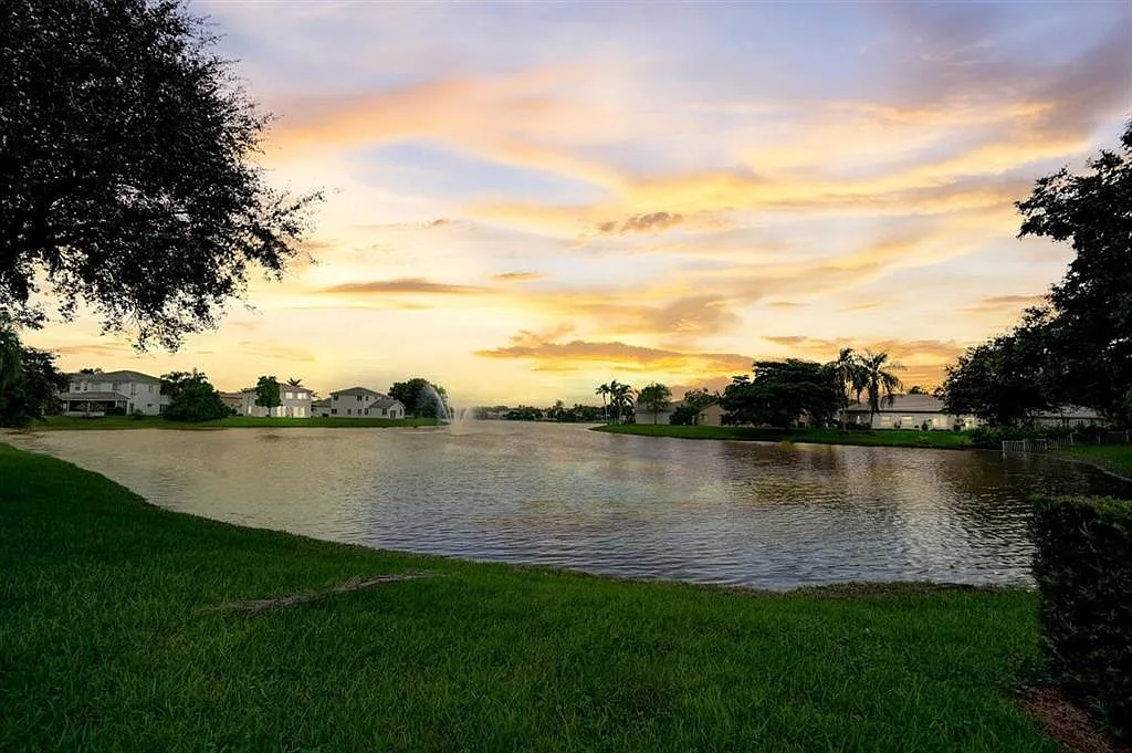 SW 18th St, Miramar — Photo 3