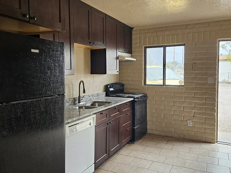 801 S Espina St #2 — Photo 3
