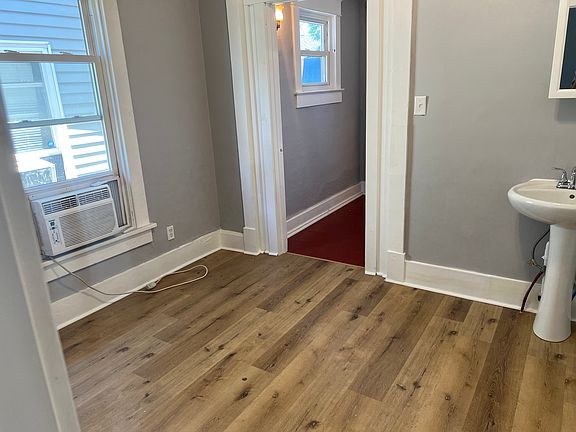 5th image of 1305 S Belmont Ave