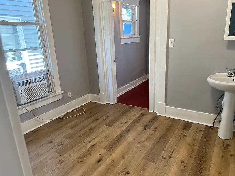 1305 S Belmont Ave — Photo 3