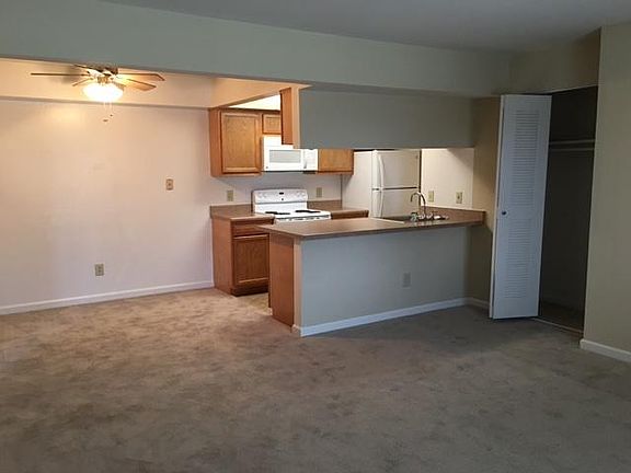 Spacious Dining Area with Ceiling Fan