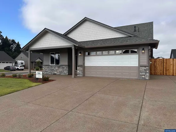 243 NE Pine St, Sublimity, OR 97385