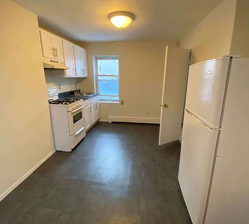 1st image of 225 Columbia St #Top