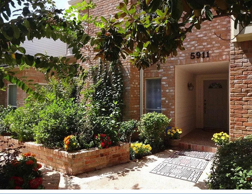 2 bed, 2.5 bath, 1399 sqft, $2,200 — Photo 1