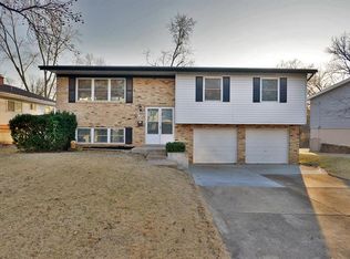 136 Oakside Ln, Saint Louis, MO