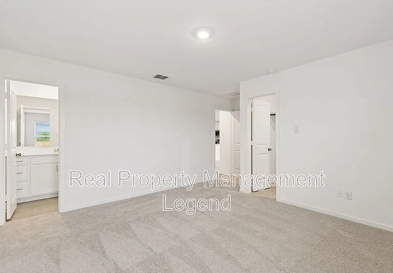 216 Asterwood Ln — Photo 13