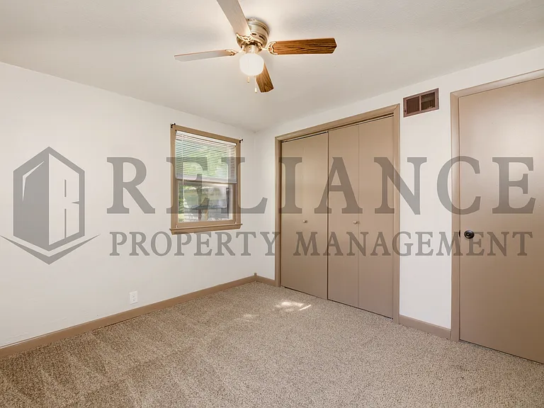 107 S Queen Ave — Photo 28