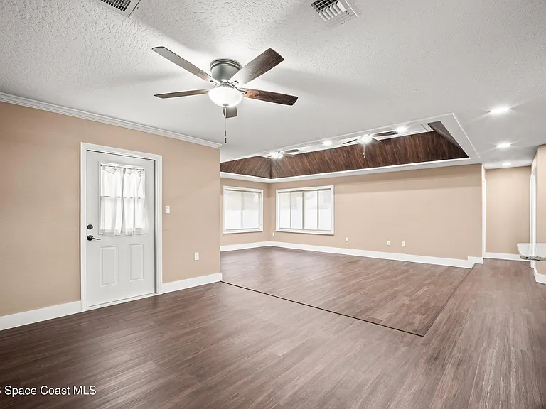 6424 Dane Ave — Photo 7