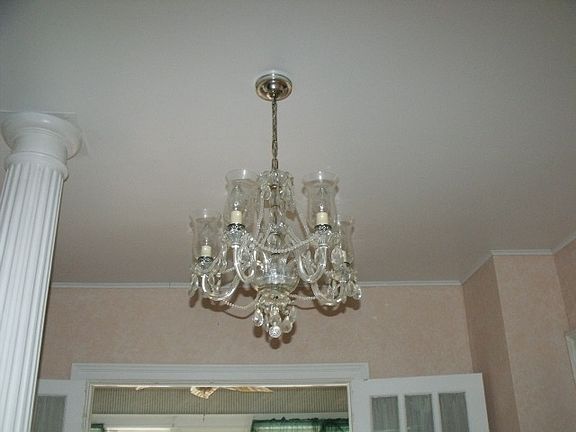 3rd image of 305 Sidney St
