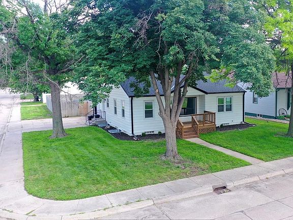 4th image of 1427 N Grand Island Ave