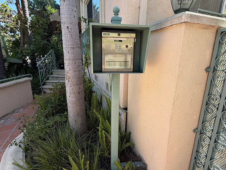 217 S Doheny Dr #5 — Photo 42