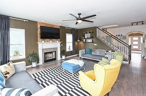 4th image of 130 Farm Knoll Way