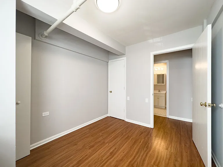 5748 N Winthrop Ave #100 — Photo 19