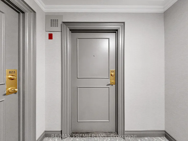 95 Prince Arthur Ave #Penthouse 824 — Photo 2