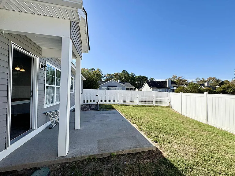 1933 Sapphire Rd — Photo 4