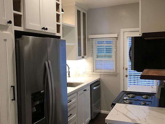 2nd image of 742 N Vendome St #742