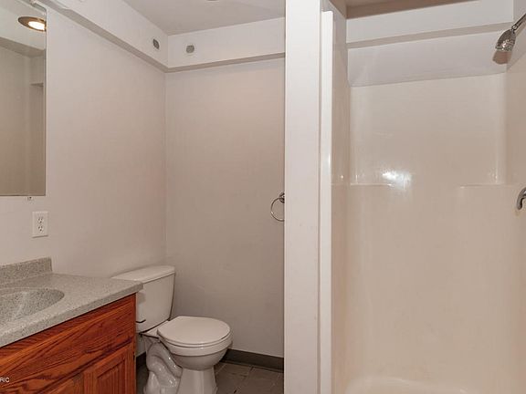 4th image of 8759 Almena Dr