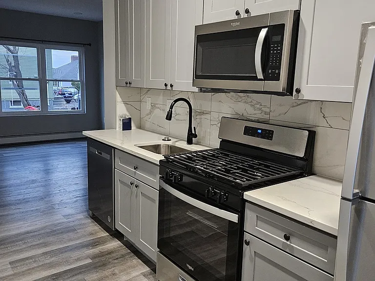 32 Irving St #1 — Photo 11