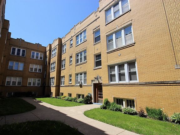 2nd image of 2952 N Laramie Ave APT 2