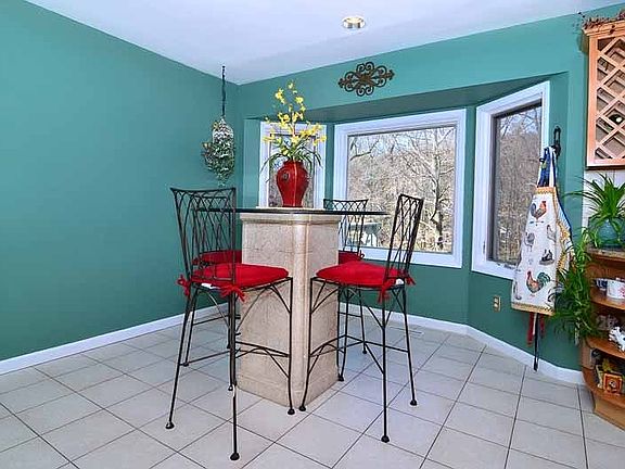 Eat-in Kitchen