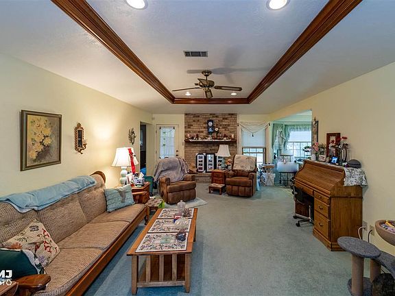 5th image of 2210 Woodside Dr