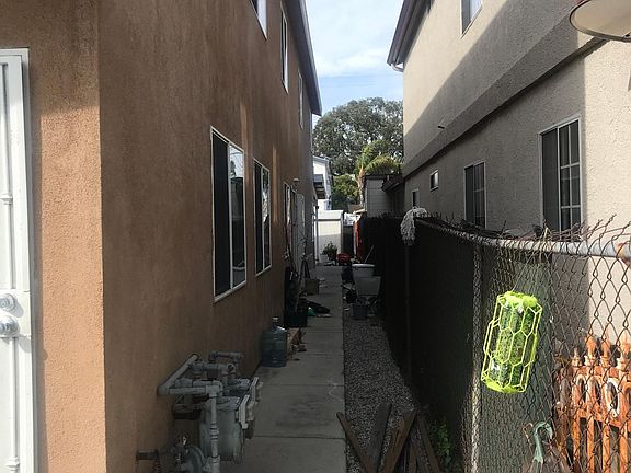 3rd image of 839 E 112th St