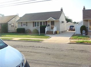 62 Nevada St, Hicksville, NY 11801