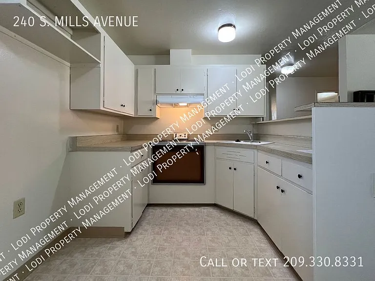 240 S Mills Ave — Photo 5