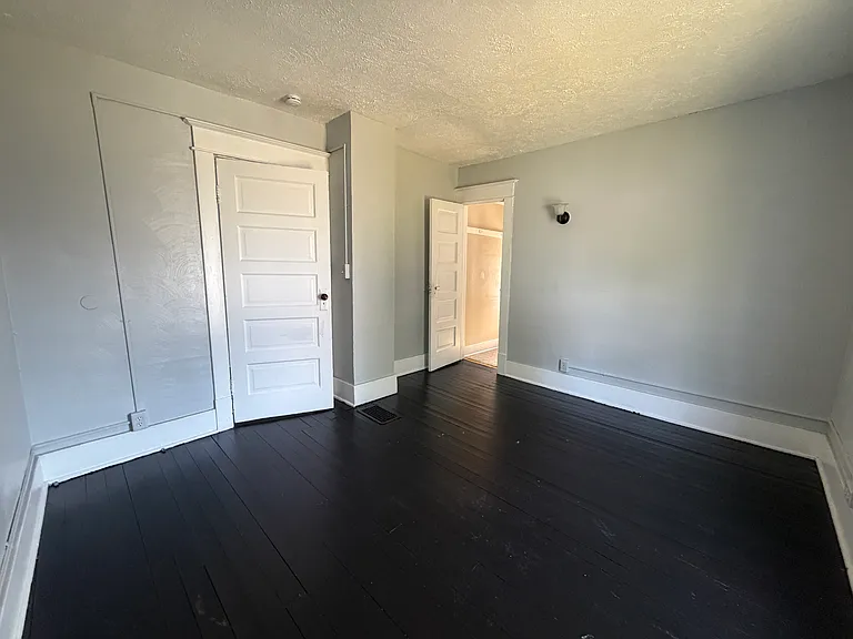 1026 W Grove St — Photo 12