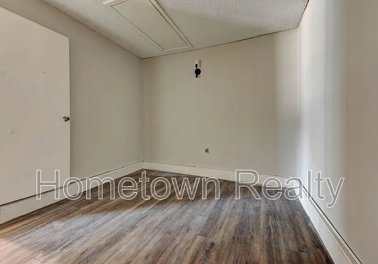 208 W Shadywood Dr — Photo 13