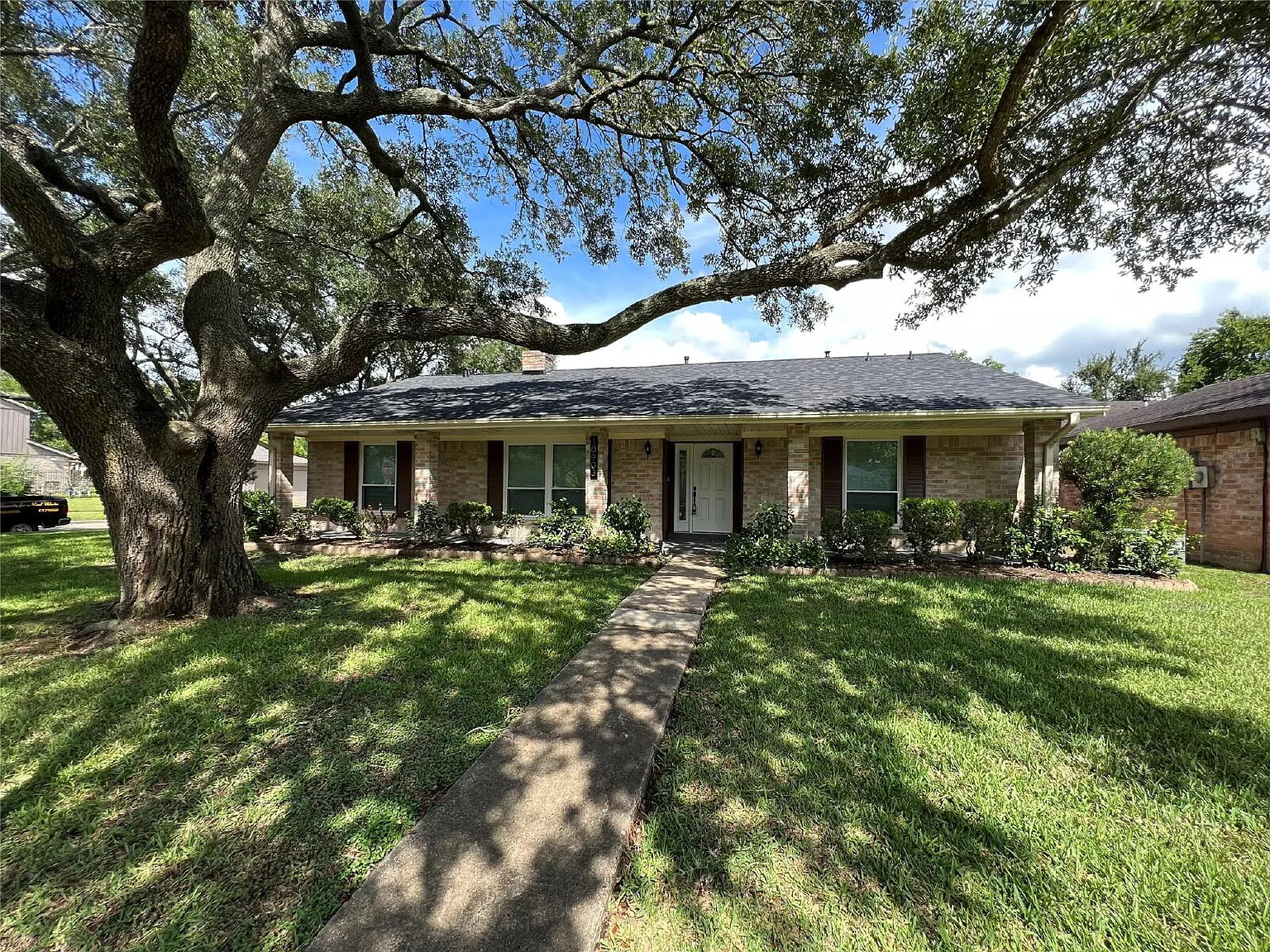 3 bed, 2.0 bath, 2083 sqft, $2,500 — Photo 1