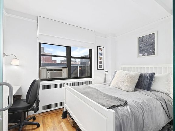 4th image of 160 7th Ave #715