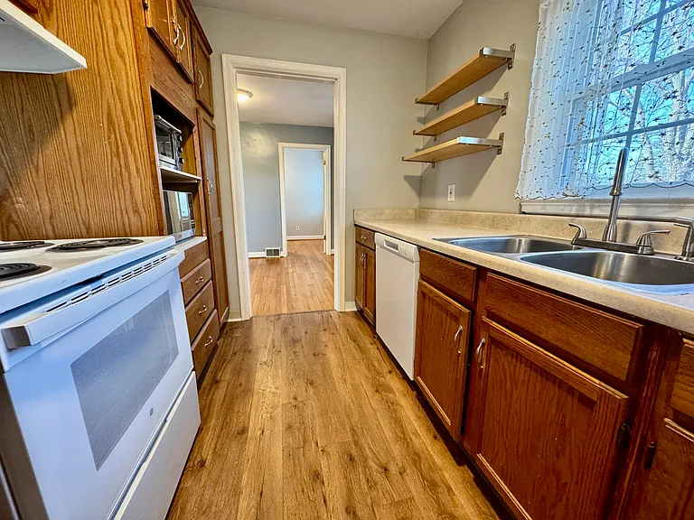 479 Stratford Dr — Photo 35