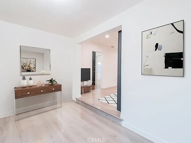 11342 Emelita St — Photo 11