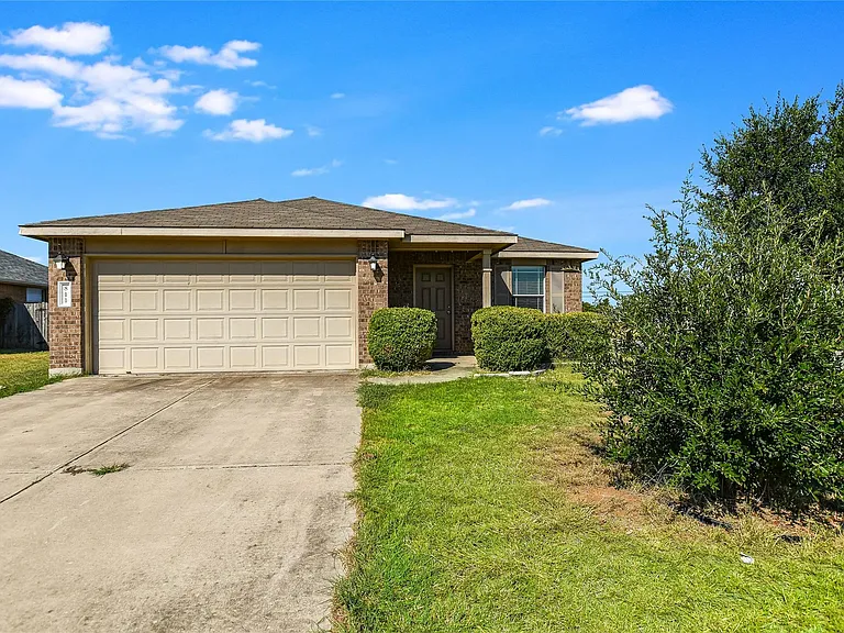 811 Encinita Dr — Photo 3