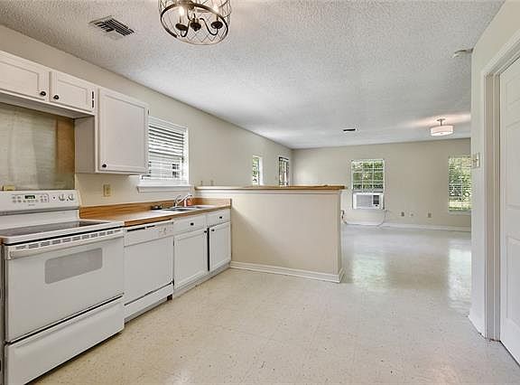 3rd image of 13018 Willie Rd