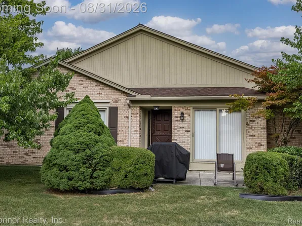 15903 Plymouth Dr, Clinton Township, MI 48038