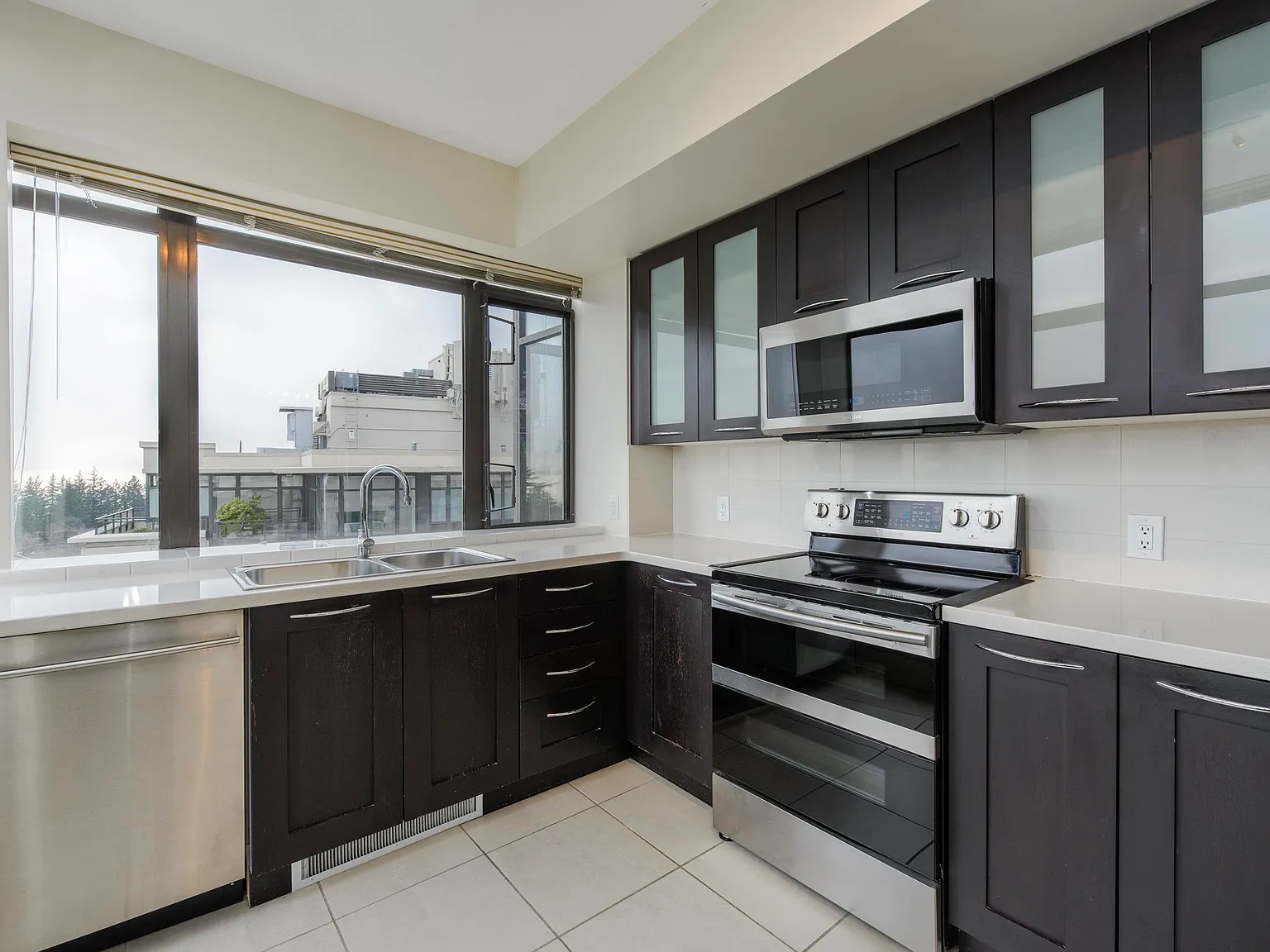 3 bed, 1145 sqft, $3,200 — Photo 4