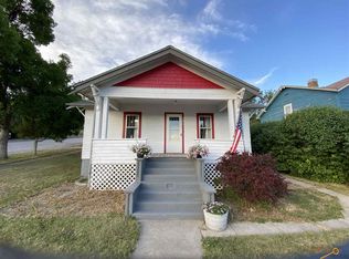 201 S 5th St, Hot Springs, SD 57747