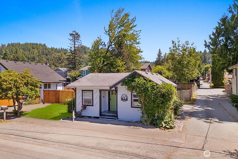 2nd image of 60 2nd Avenue NE