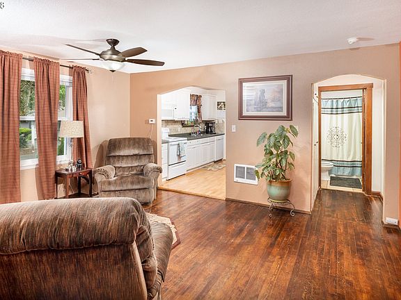 5th image of 2810 E 19th St