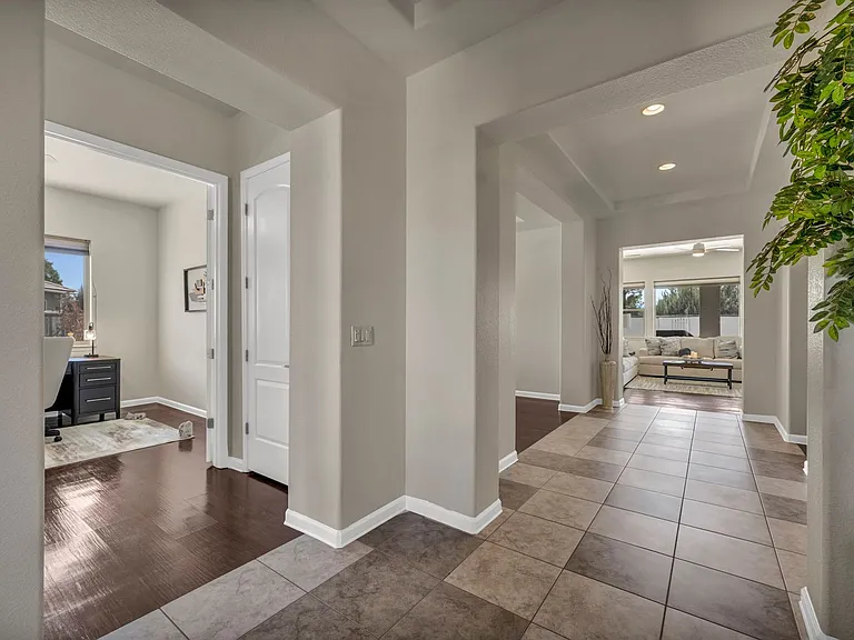 6328 Windy Meadow Dr — Photo 17
