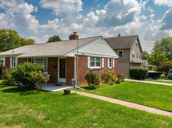 2215 Dickens Ln, Broomall, PA 19008