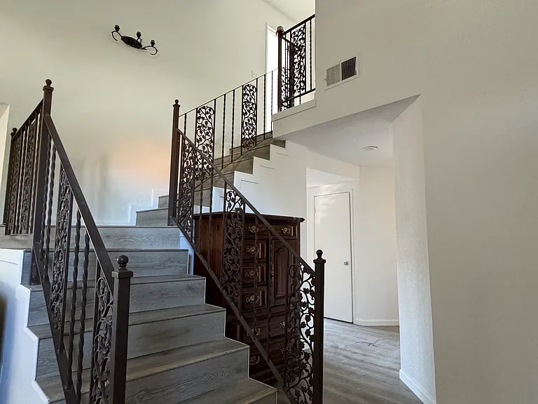 37233 Newbury Pl — Photo 6