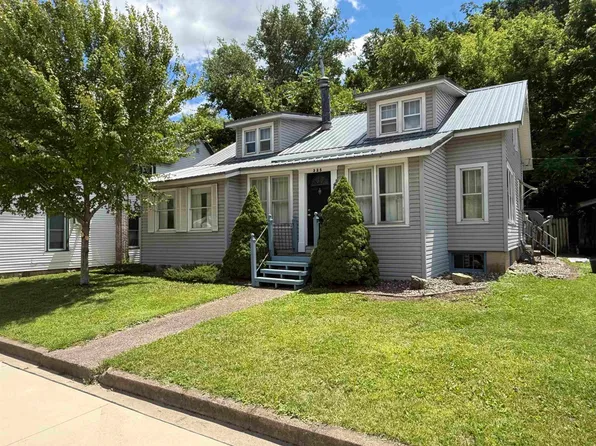 325 Main St, Mc Gregor, IA 52157