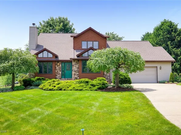 1908 Players Cir, Uniontown, OH 44685