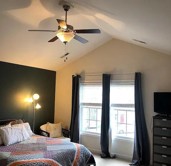 130 Roys Pl — Photo 8