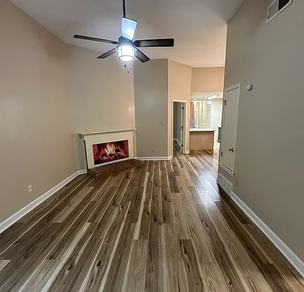 1844 Eagle Shore Dr — Photo 2